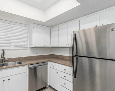 1826 N 51st Street - Photo Thumbnail 6