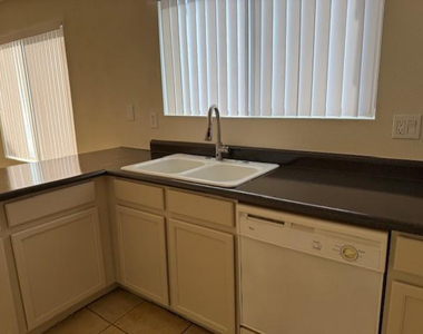 9427 W Ironwood Drive - Photo Thumbnail 3