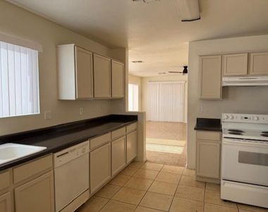 9427 W Ironwood Drive - Photo Thumbnail 23