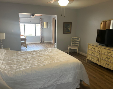 9554 E Fairway Boulevard - Photo Thumbnail 10