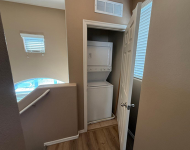 900 S 94th Street - Photo Thumbnail 9