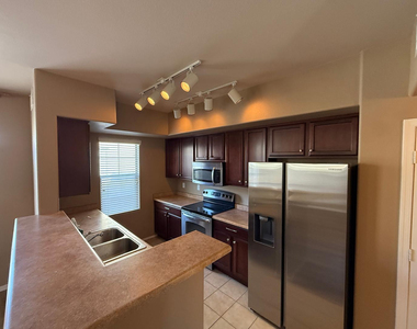 900 S 94th Street - Photo Thumbnail 5