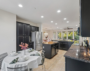 12600 W Rosewood Lane - Photo Thumbnail 13