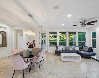 12600 W Rosewood Lane - Photo Thumbnail 9