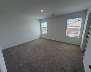 1473 E Jaycie Drive - Photo Thumbnail 20