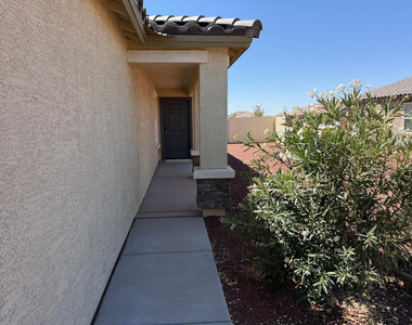 1473 E Jaycie Drive - Photo Thumbnail 5