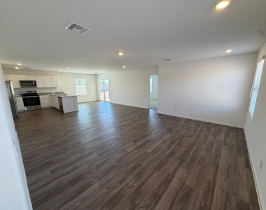 1473 E Jaycie Drive - Photo Thumbnail 7
