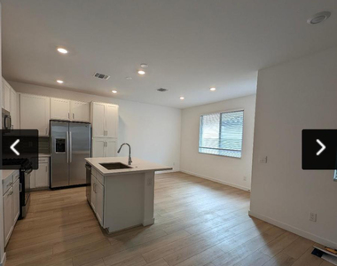 9928 E Tamery Avenue - Photo Thumbnail 5