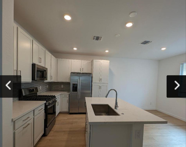 9928 E Tamery Avenue - Photo Thumbnail 6