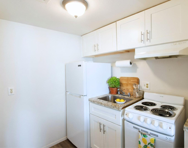 9230 N 6th Street - Photo Thumbnail 2