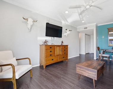 4600 N 68th Street - Photo Thumbnail 2
