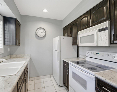 4600 N 68th Street - Photo Thumbnail 5