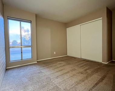 1701 W Tuckey Lane - Photo Thumbnail 8