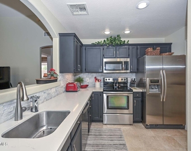 20341 N 105th Avenue - Photo Thumbnail 2