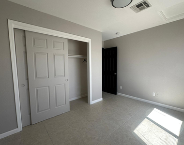 1714 S 5th Street - Photo Thumbnail 8