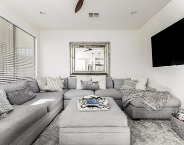 2707 W Lamar Road - Photo Thumbnail 6