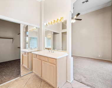 20717 N 59th Drive - Photo Thumbnail 17