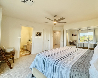 955 W Ensenada Lane - Photo Thumbnail 16