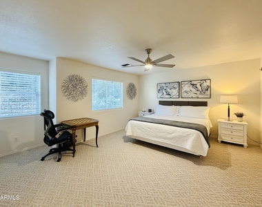 955 W Ensenada Lane - Photo Thumbnail 19