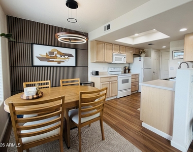 955 W Ensenada Lane - Photo Thumbnail 10