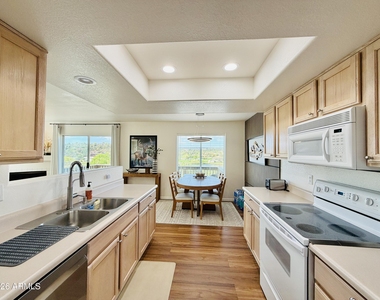 955 W Ensenada Lane - Photo Thumbnail 12