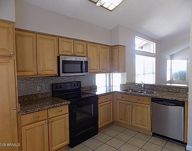 3305 E Wildwood Drive - Photo Thumbnail 7