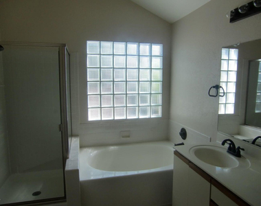 3305 E Wildwood Drive - Photo Thumbnail 15