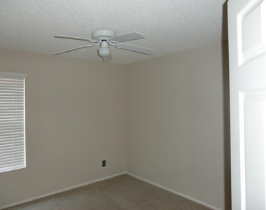 3305 E Wildwood Drive - Photo Thumbnail 10