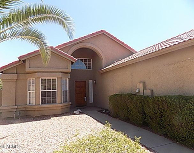 3305 E Wildwood Drive - Photo Thumbnail 1