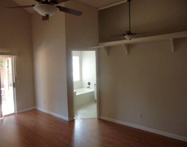 3305 E Wildwood Drive - Photo Thumbnail 4