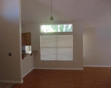 3305 E Wildwood Drive - Photo Thumbnail 3
