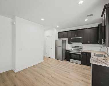 105 W Latona - Photo Thumbnail 13
