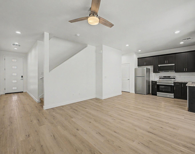 105 W Latona - Photo Thumbnail 9