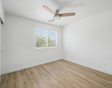 105 W Latona - Photo Thumbnail 29