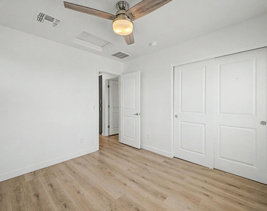 105 W Latona - Photo Thumbnail 32