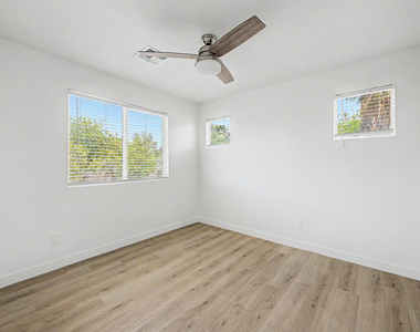 105 W Latona - Photo Thumbnail 24