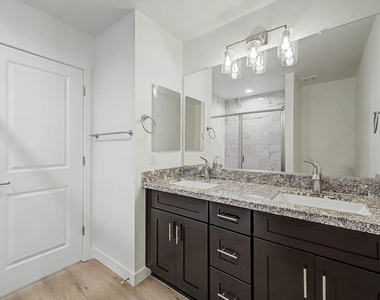 105 W Latona - Photo Thumbnail 21