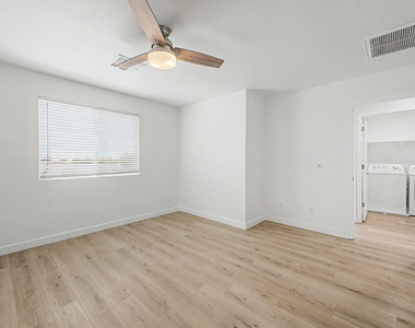 105 W Latona - Photo Thumbnail 19