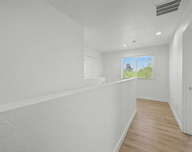 105 W Latona - Photo Thumbnail 34