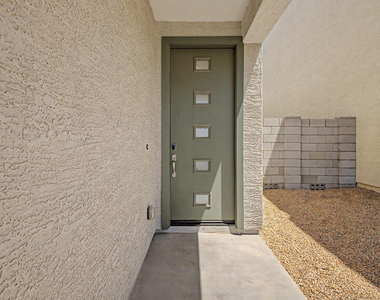105 W Latona - Photo Thumbnail 2