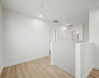 105 W Latona - Photo Thumbnail 36