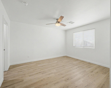 105 W Latona - Photo Thumbnail 18