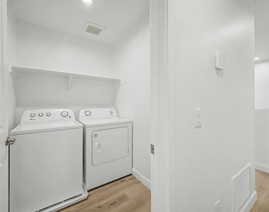 105 W Latona - Photo Thumbnail 38