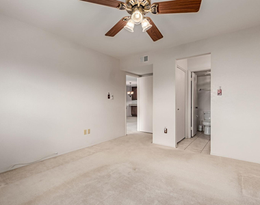 7436 E Chaparral Road - Photo Thumbnail 10