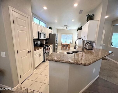 15628 W Hidden Creek Lane - Photo Thumbnail 9