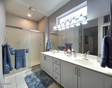 15628 W Hidden Creek Lane - Photo Thumbnail 19