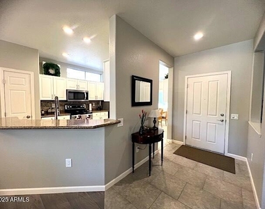 15628 W Hidden Creek Lane - Photo Thumbnail 14