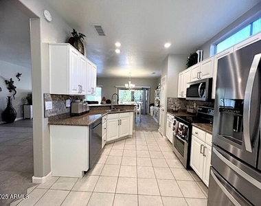 15628 W Hidden Creek Lane - Photo Thumbnail 8