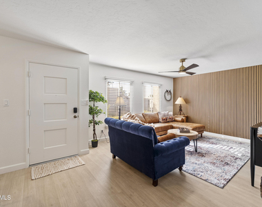 8107 E Vista Drive - Photo Thumbnail 3