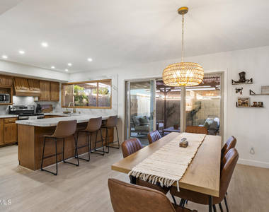 8107 E Vista Drive - Photo Thumbnail 7